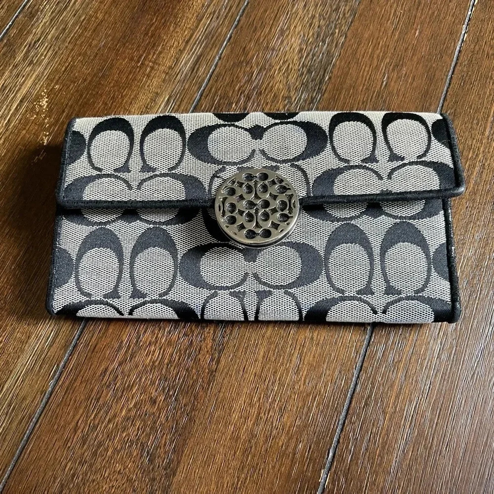Coach classic signature logo wallet